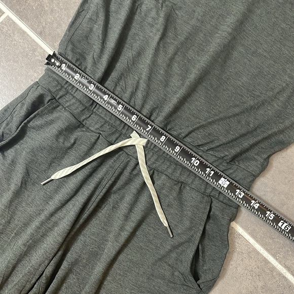 Vuori All Day Romper size XS - Picture 5 of 9